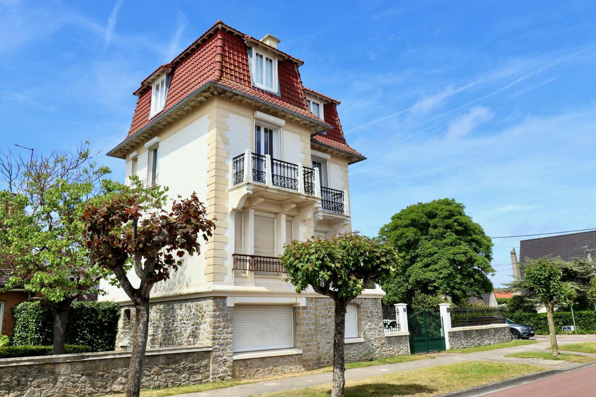 Le Bercail : Avec Balcon Et Parking, Vue Phare! Apartment