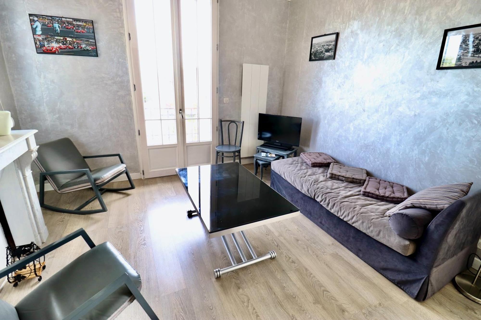Apartment Le Bercail : Avec Balcon Et Parking, Vue Phare!