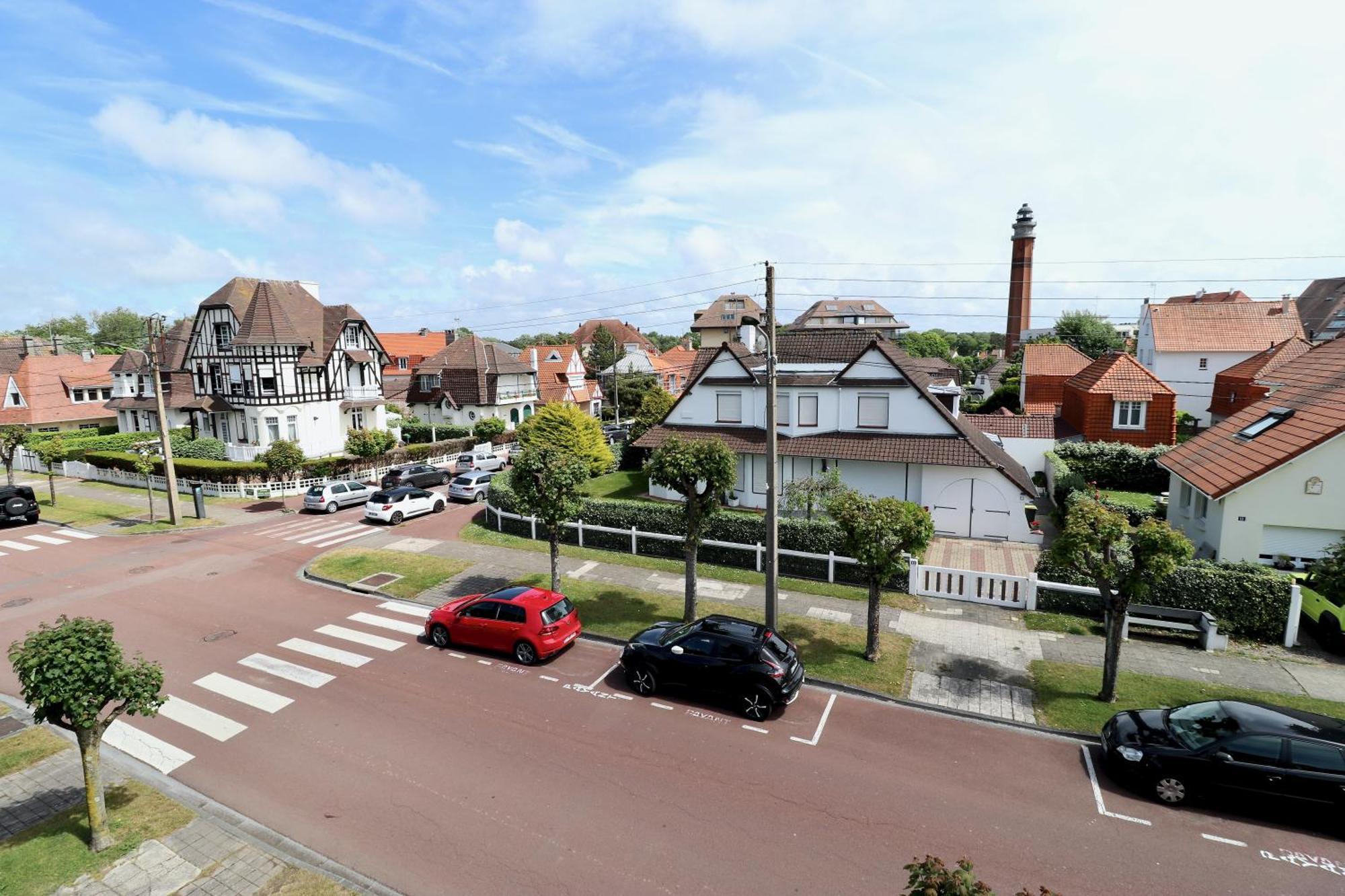 Le Bercail : Avec Balcon Et Parking, Vue Phare! *