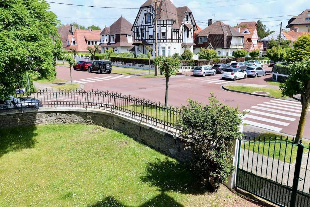 Le Bercail : Avec Balcon Et Parking, Vue Phare! Apartment Le Touquet