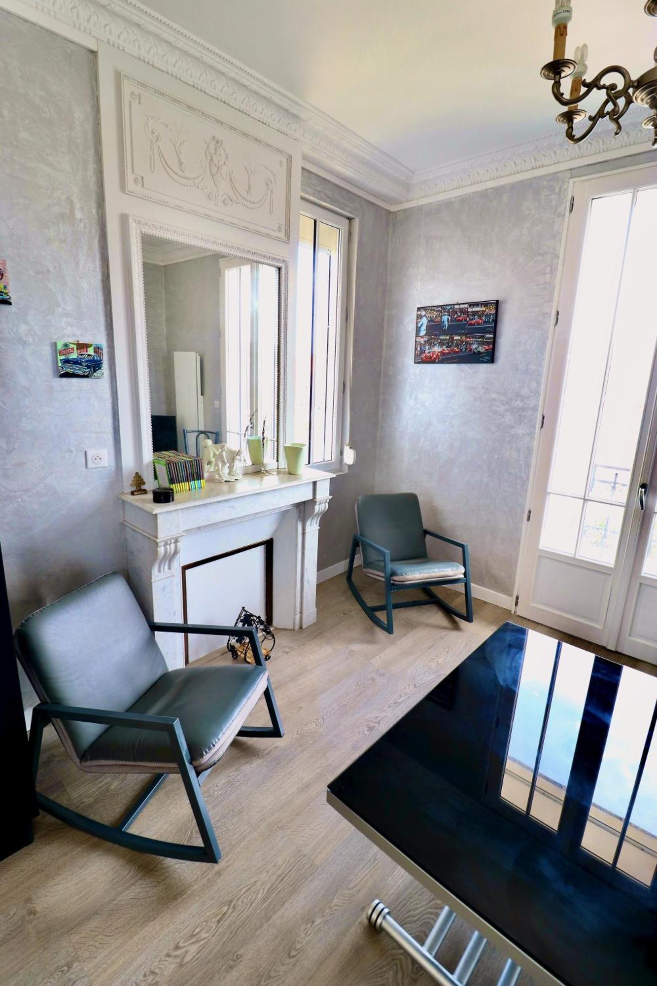 Le Bercail : Avec Balcon Et Parking, Vue Phare! *