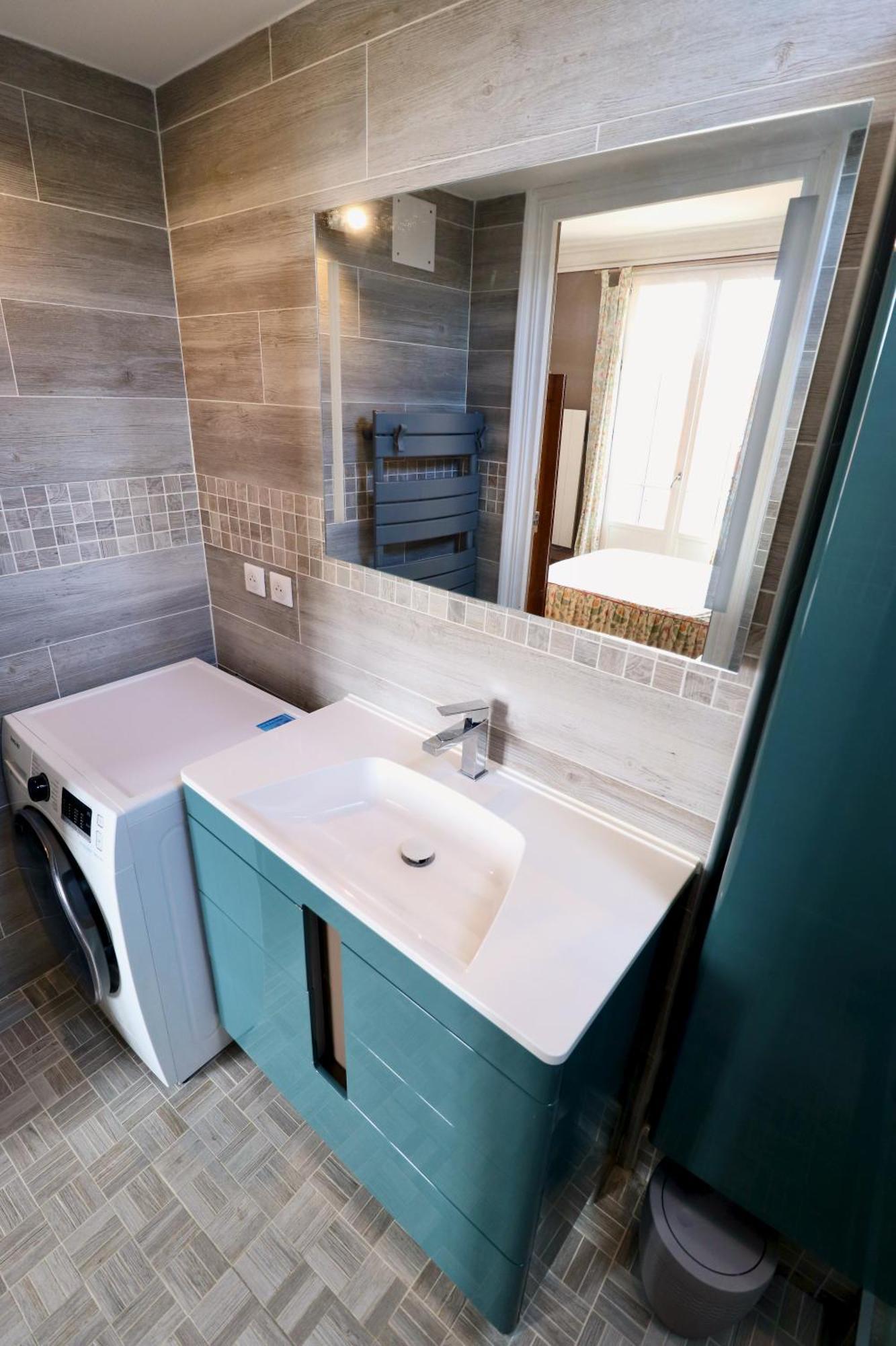 Apartment Le Bercail : Avec Balcon Et Parking, Vue Phare! *