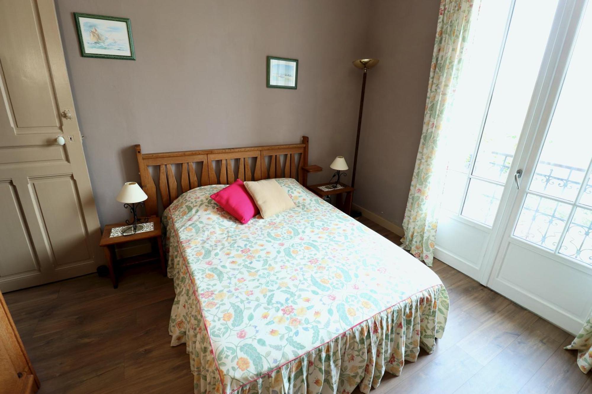 Le Bercail : Avec Balcon Et Parking, Vue Phare!